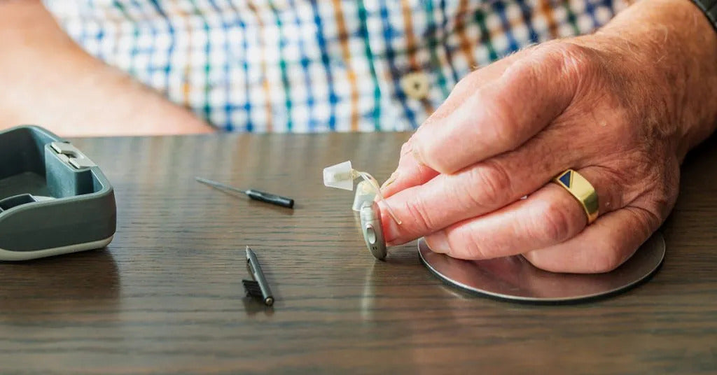 hearing-aids-cleaner-tool-clean