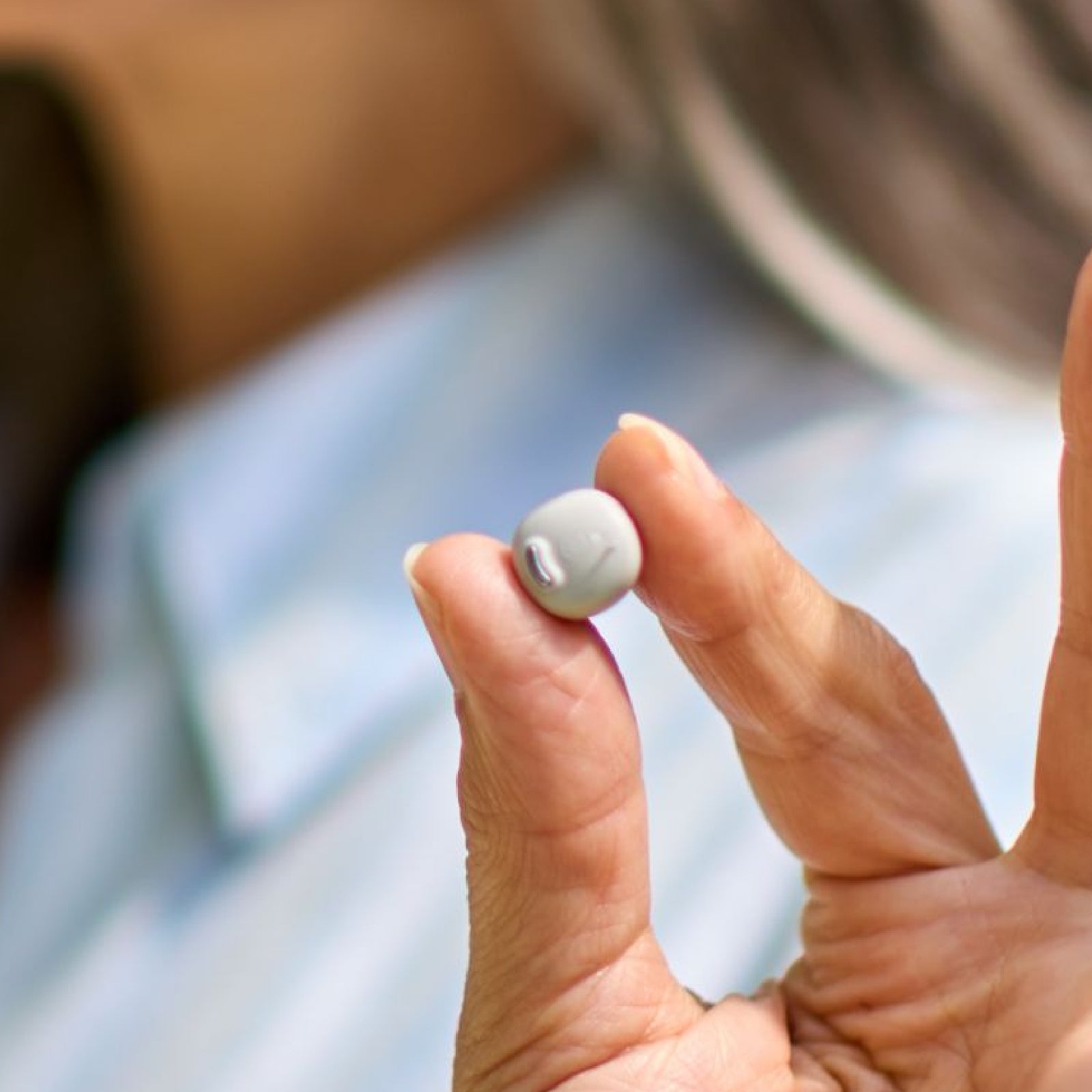 Cearvol Nano Small Hearing Aids with UV Clean and One-case Control - Starlight (in hand)