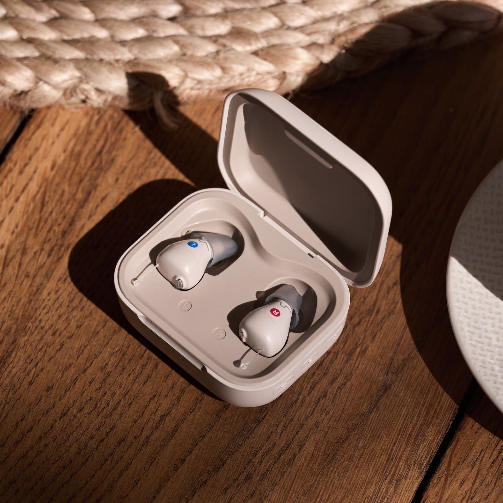 Cearvol Nano Small Hearing Aids with UV Clean and One-case Control - Starlight (scene)